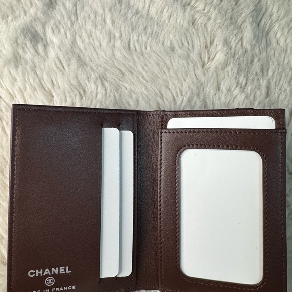 Price is firm NWT Chanel flip open card holder - Picture 2 of 9